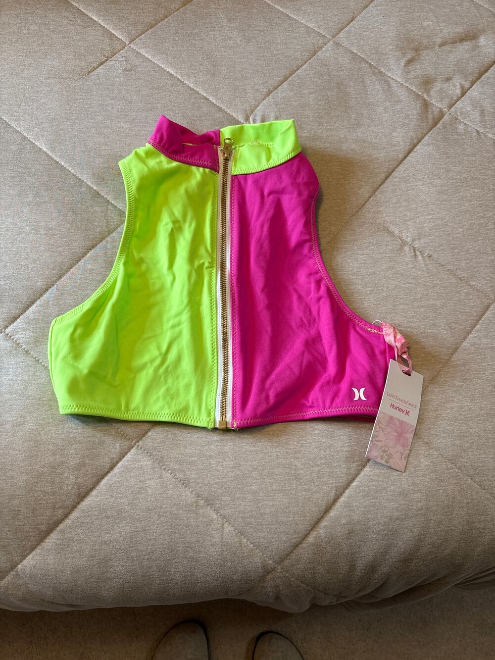NWT Hurley sporty bikini top. Size M